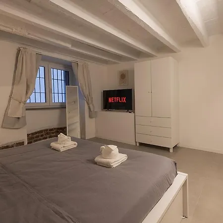 Apartment 2 Bedrooms De Angeli - 20 Minuti Dal Salone Del Mobile *