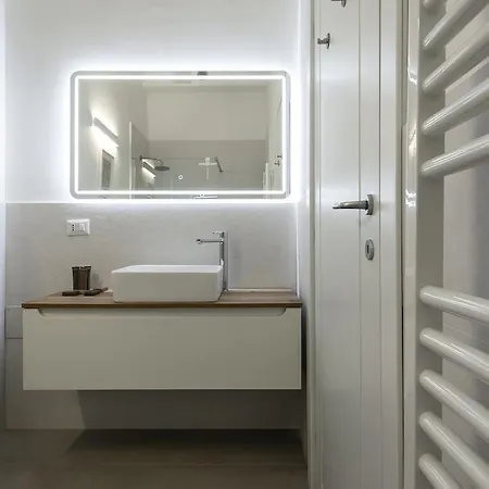 2 Bedrooms De Angeli - 20 Minuti Dal Salone Del Mobile Apartment Milan