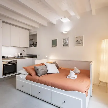 2 Bedrooms De Angeli - 20 Minuti Dal Salone Del Mobile Apartment Milan